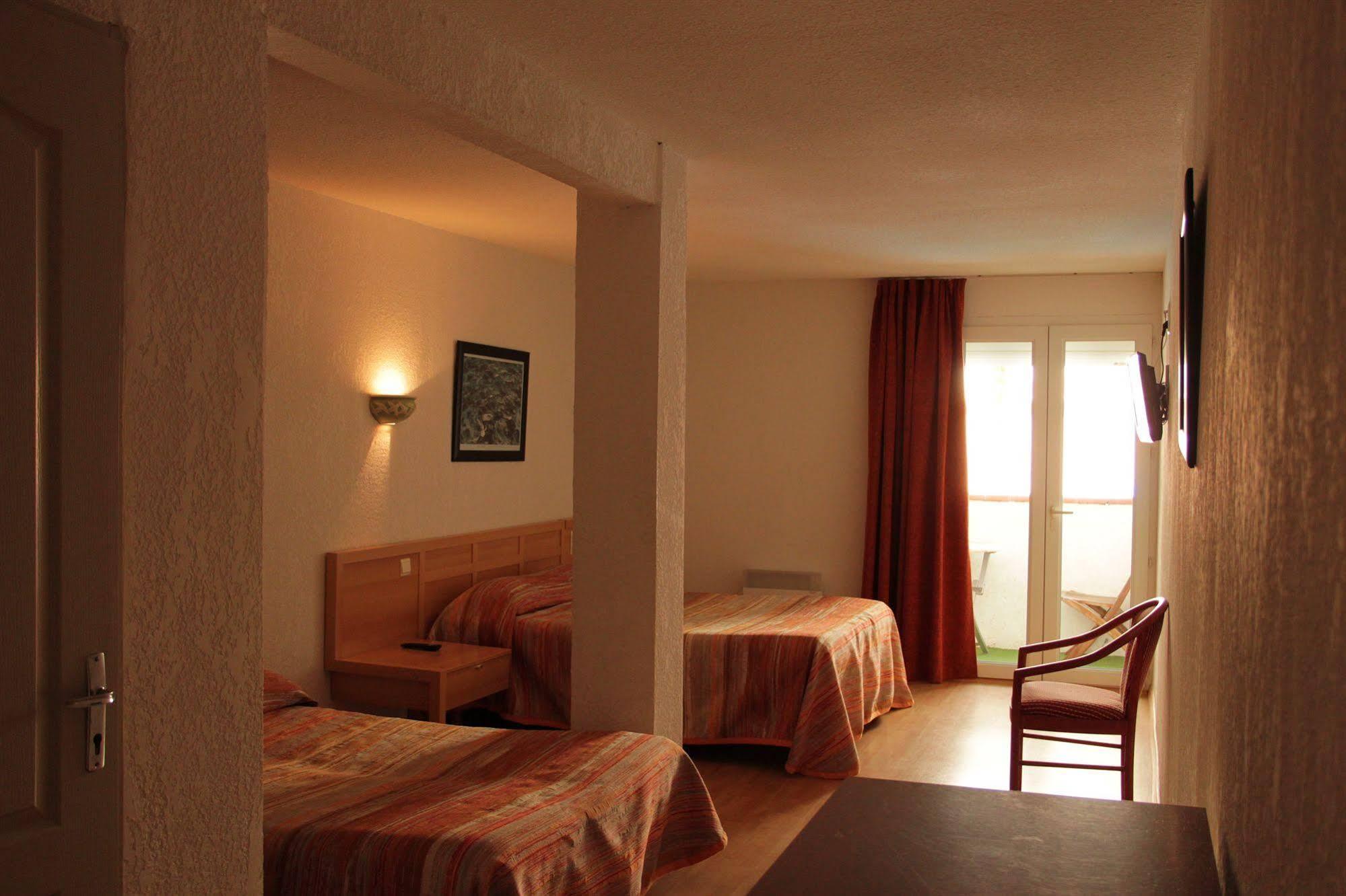 Hotel Saint Georges, Face A La Mer Canet-en-Roussillon Bagian luar foto