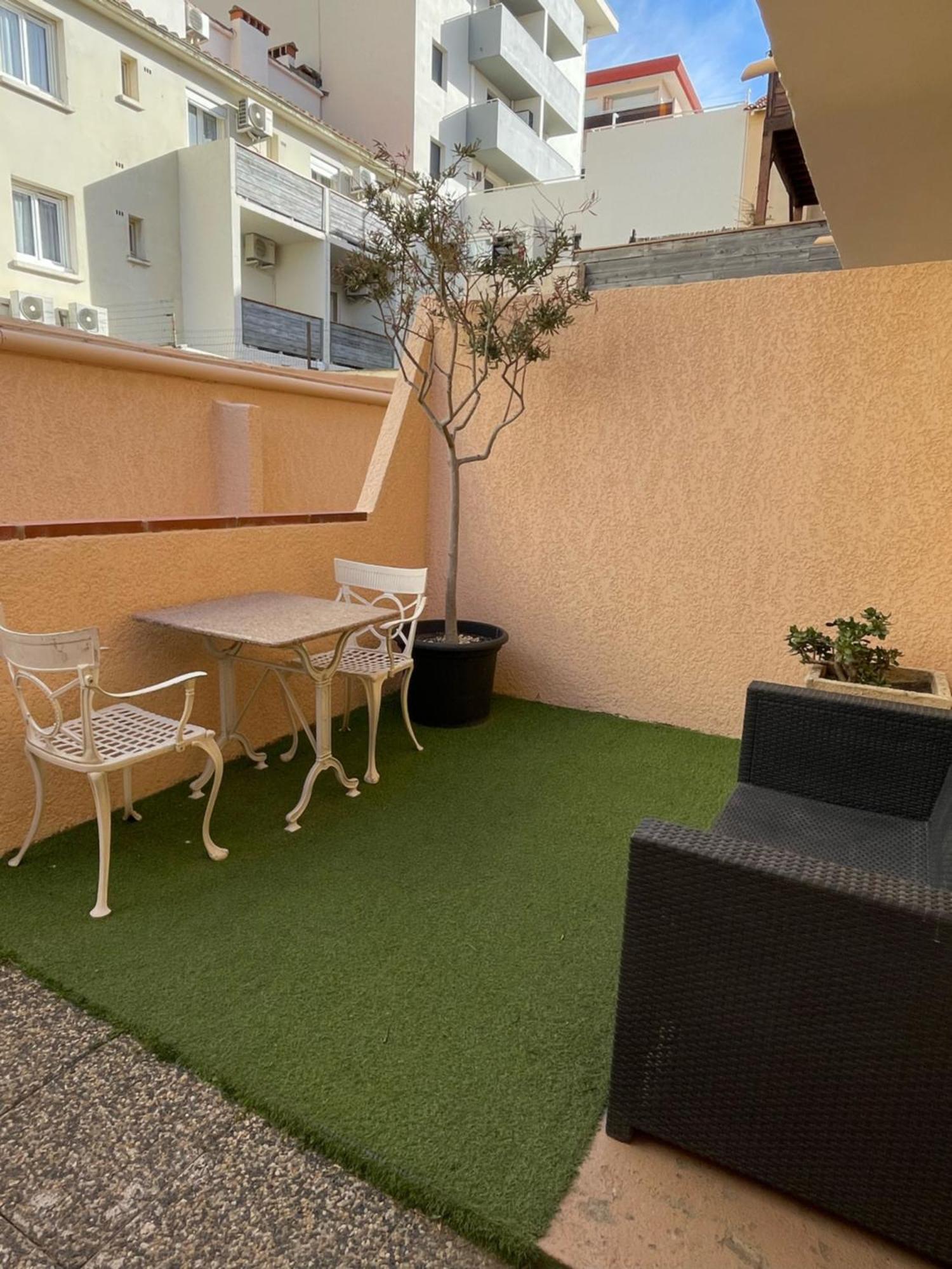 Hotel Saint Georges, Face A La Mer Canet-en-Roussillon Bagian luar foto