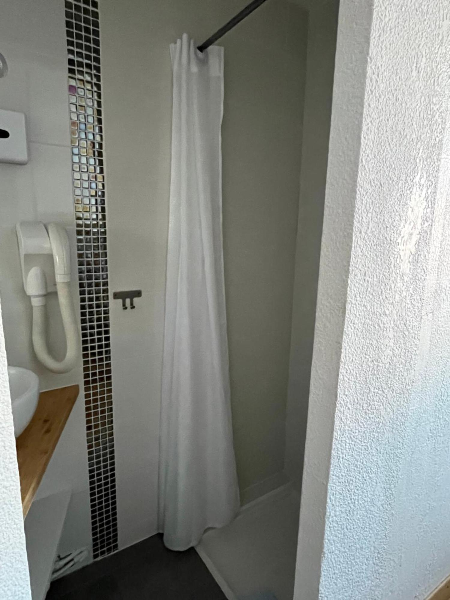 Hotel Saint Georges, Face A La Mer Canet-en-Roussillon Bagian luar foto