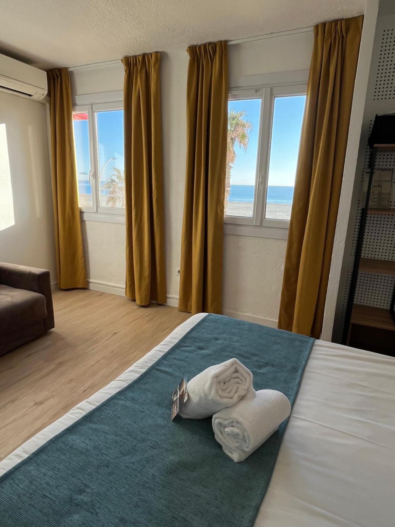 Hotel Saint Georges, Face A La Mer Canet-en-Roussillon Bagian luar foto