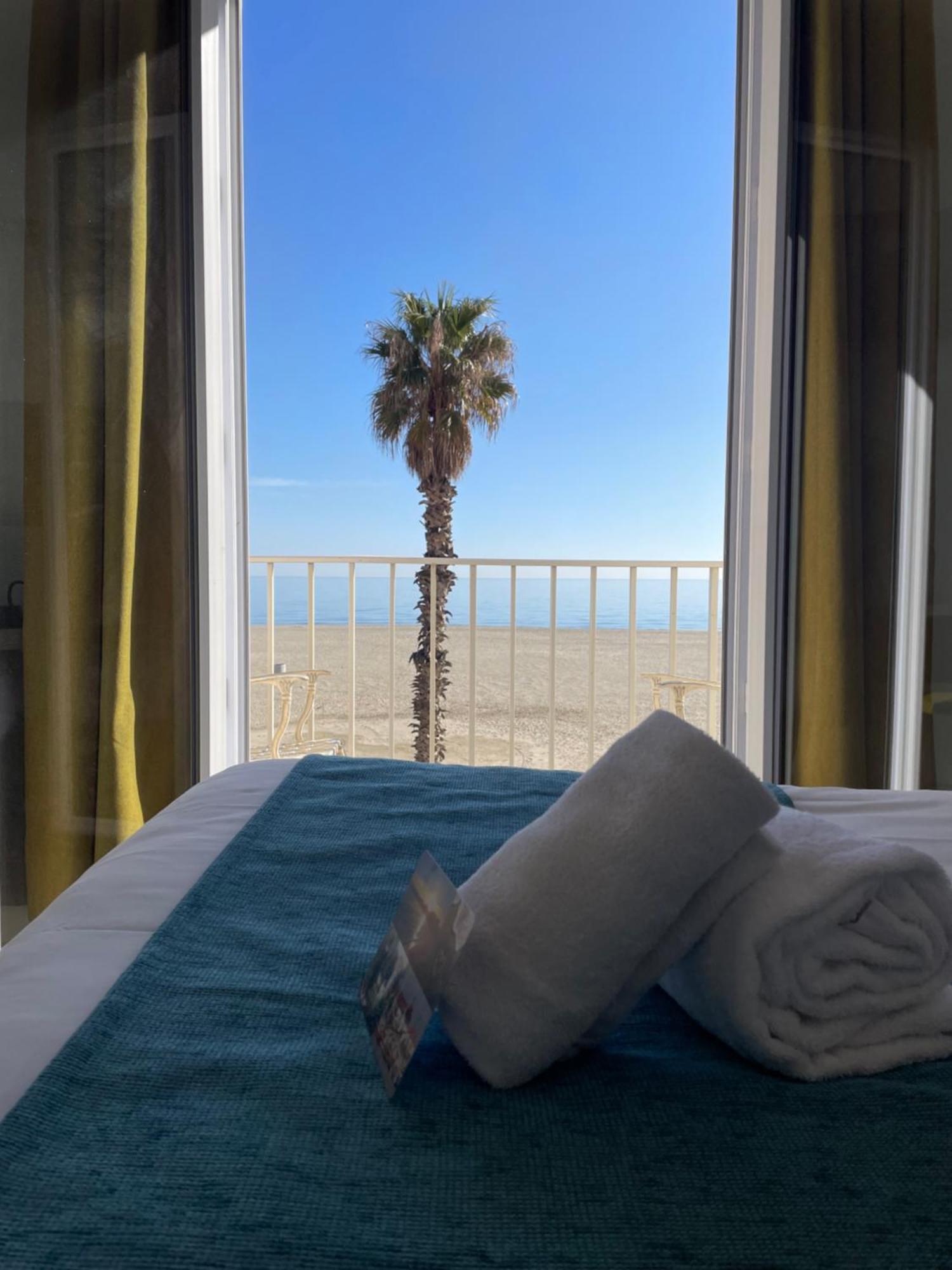 Hotel Saint Georges, Face A La Mer Canet-en-Roussillon Bagian luar foto