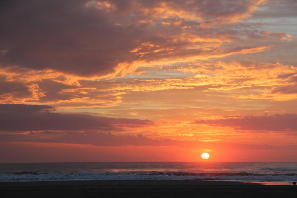 Hotel Saint Georges, Face A La Mer Canet-en-Roussillon Bagian luar foto