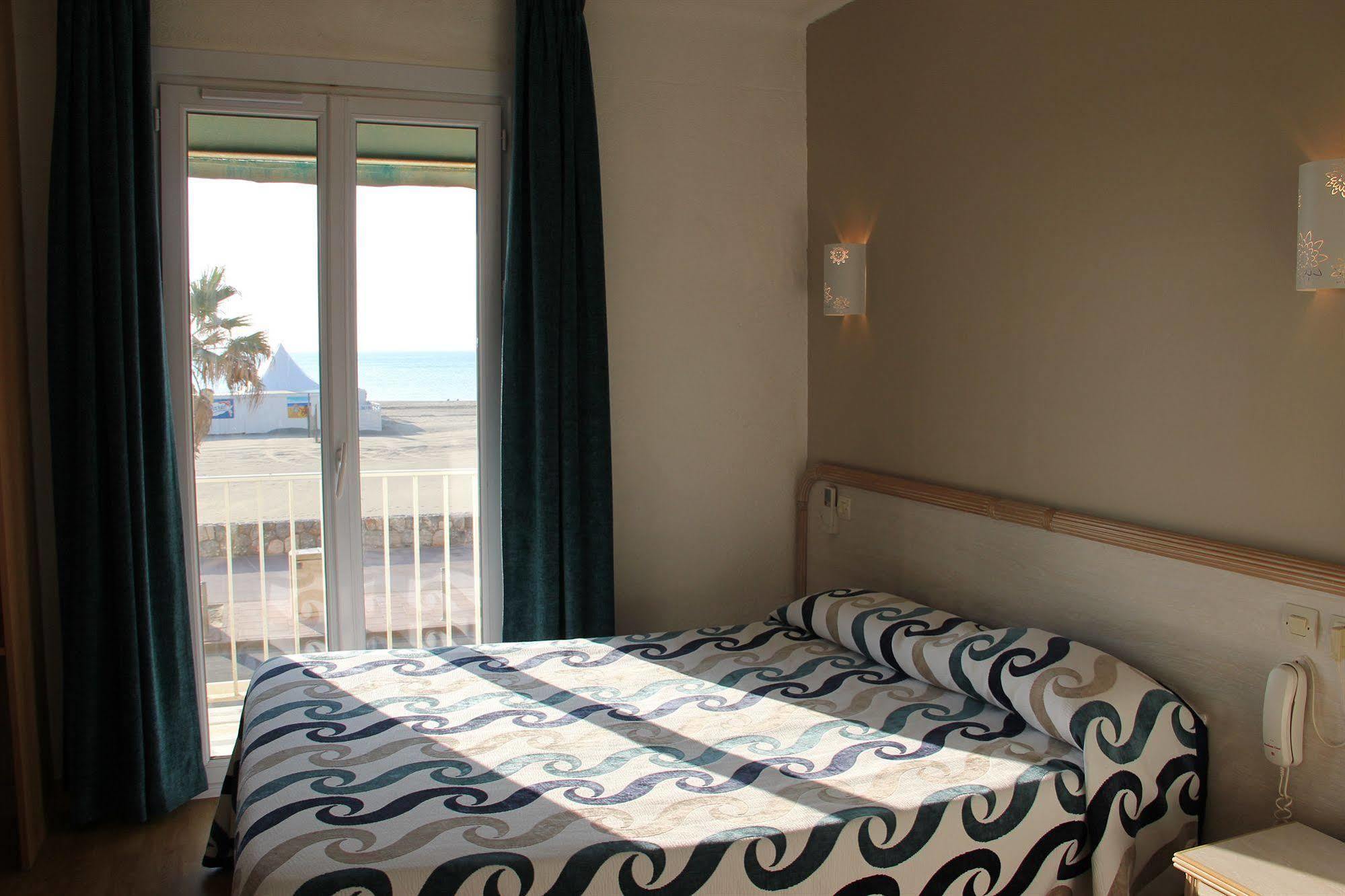 Hotel Saint Georges, Face A La Mer Canet-en-Roussillon Bagian luar foto