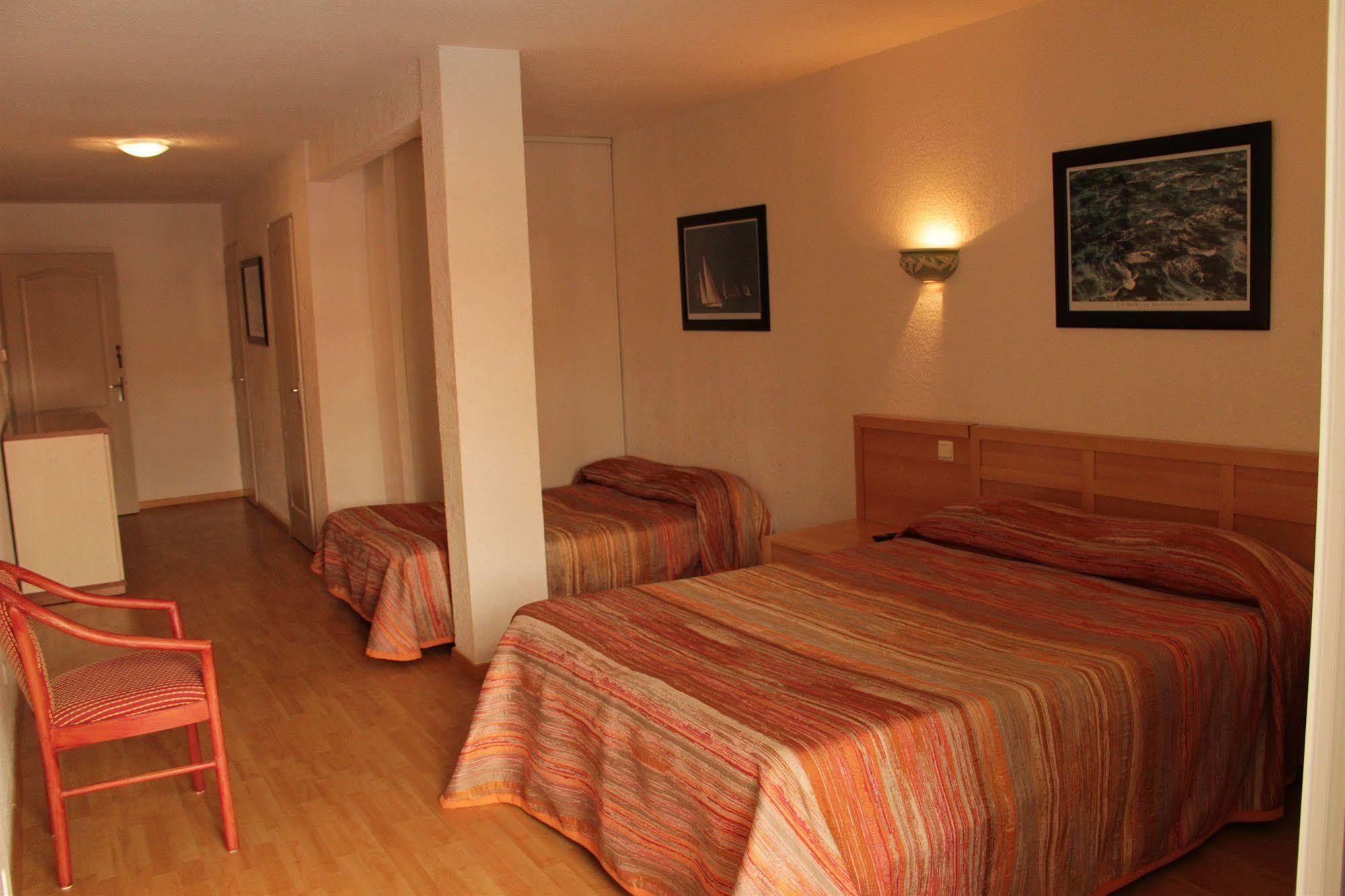 Hotel Saint Georges, Face A La Mer Canet-en-Roussillon Bagian luar foto