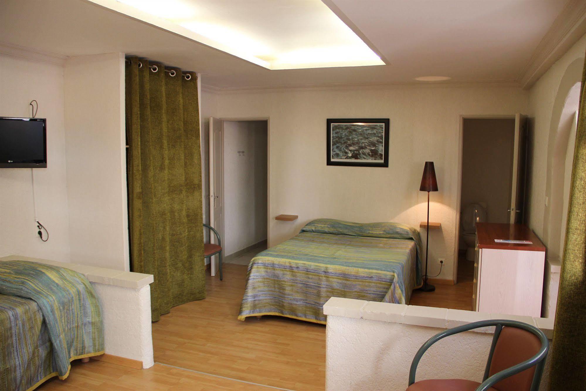 Hotel Saint Georges, Face A La Mer Canet-en-Roussillon Bagian luar foto