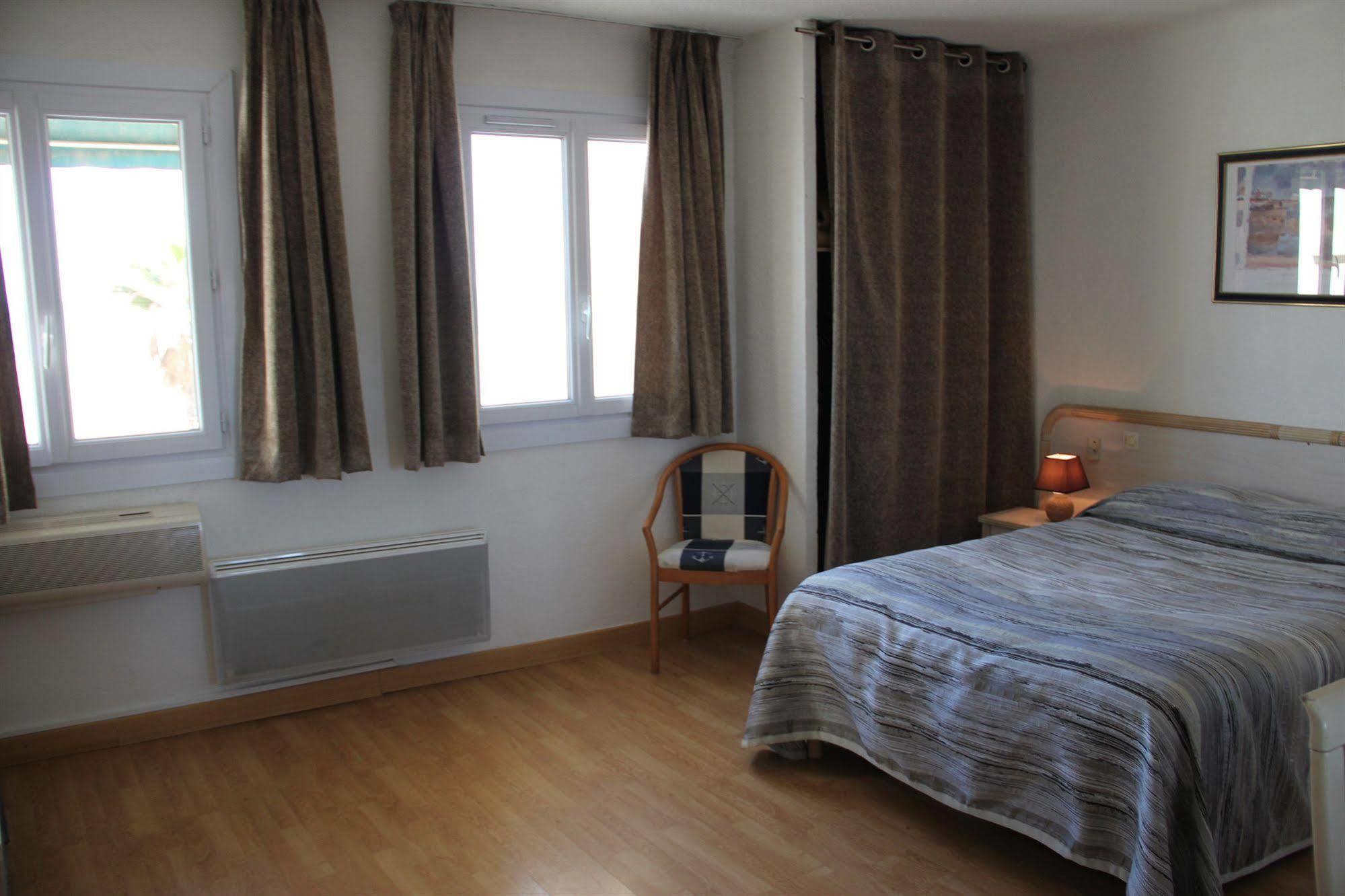 Hotel Saint Georges, Face A La Mer Canet-en-Roussillon Bagian luar foto