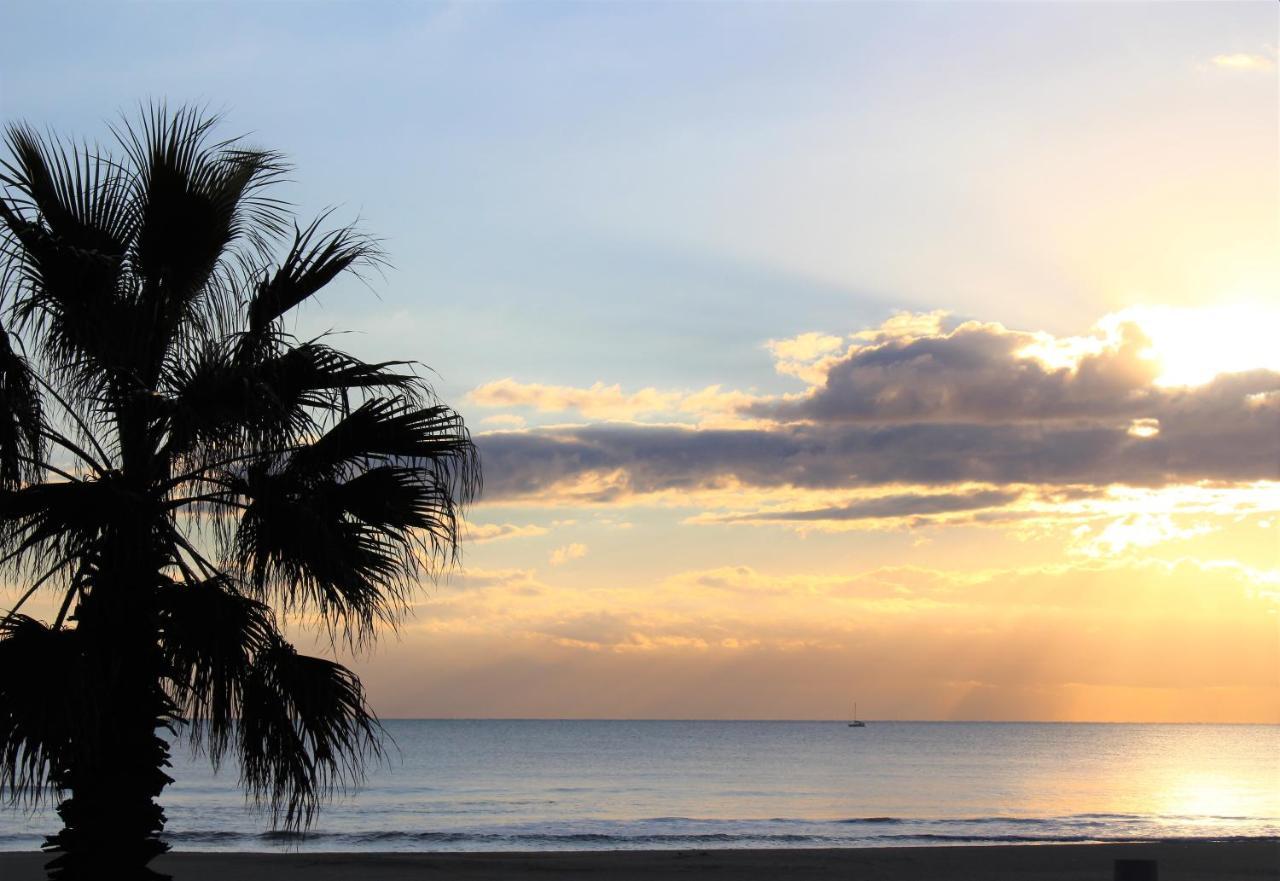 Hotel Saint Georges, Face A La Mer Canet-en-Roussillon Bagian luar foto